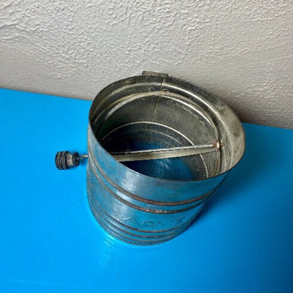 Vintage ACME Tin Flour Sifter - Picture 5 of 7